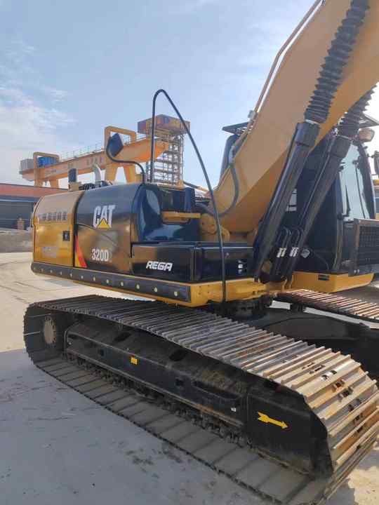 Excavadora de orugas Caterpillar 320D2 2023, vista lateral Excavadora de orugas Caterpillar 320D2 2023, vista lateral