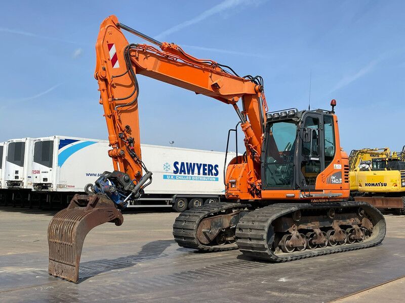2015 Doosan DX140LCR crawler excavator, side view 2015 Doosan DX140LCR crawler excavator, side view