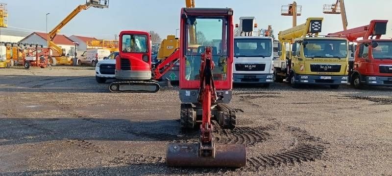 2017 Volvo EC15D mini excavator front view