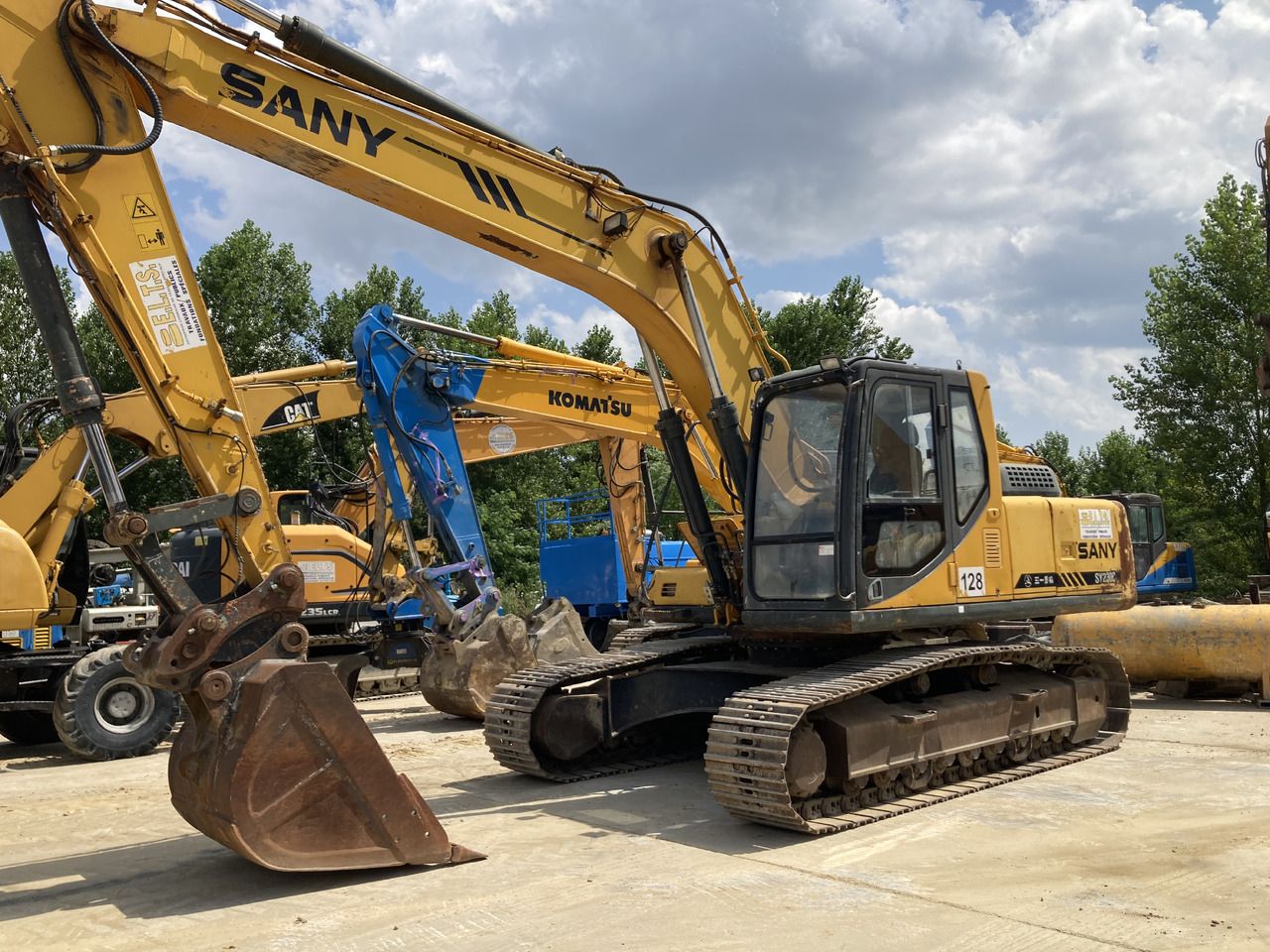 2008 Sany SY 230 C crawler excavator, front three-quarter view 2008 Sany SY 230 C crawler excavator, front three-quarter view