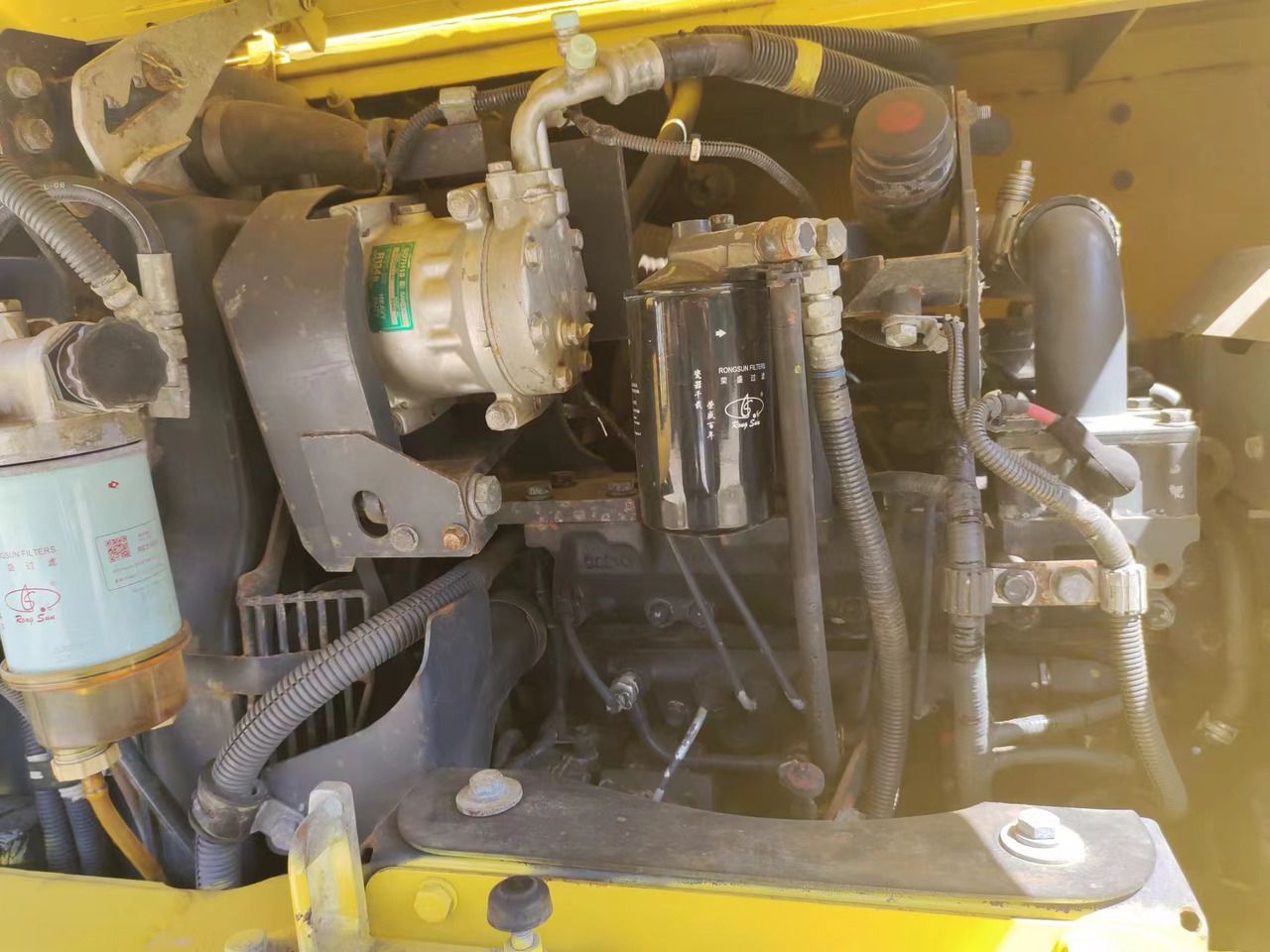 2020 Komatsu PC70-8 mini excavator engine bay view 2020 Komatsu PC70-8 mini excavator engine bay view