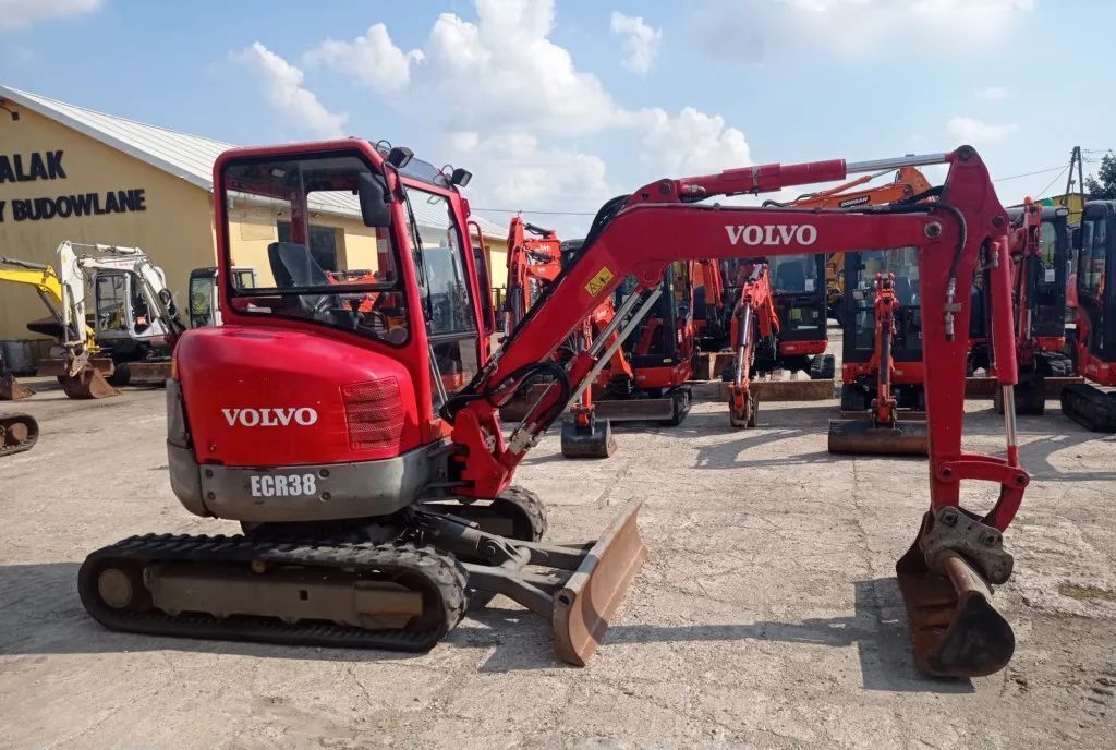 2013 Volvo ECR38 mini excavator, side view 2013 Volvo ECR38 mini excavator, side view