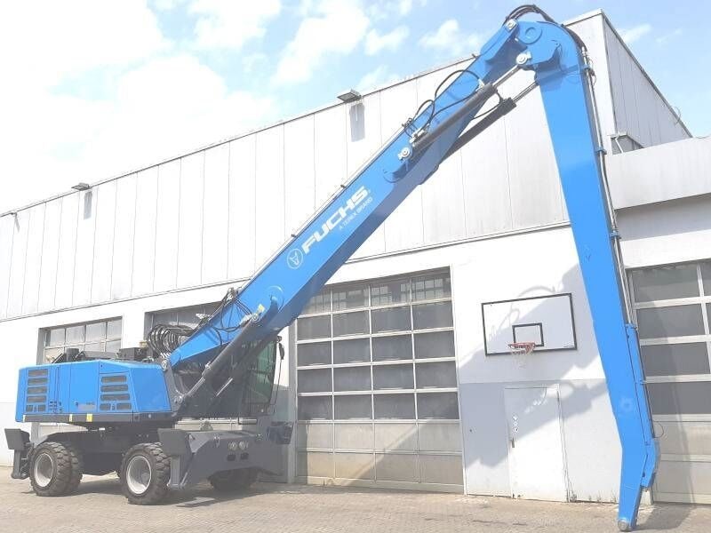 2019 Fuchs MHL360 F material handler, side profile view 2019 Fuchs MHL360 F material handler, side profile view