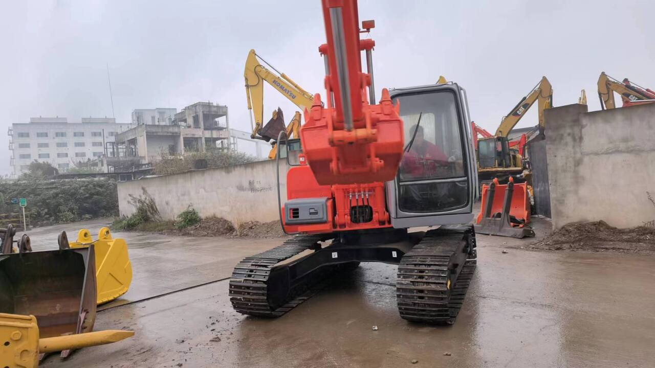 2015 Hitachi EX120-5 crawler excavator, front view 2015 Hitachi EX120-5 crawler excavator, front view