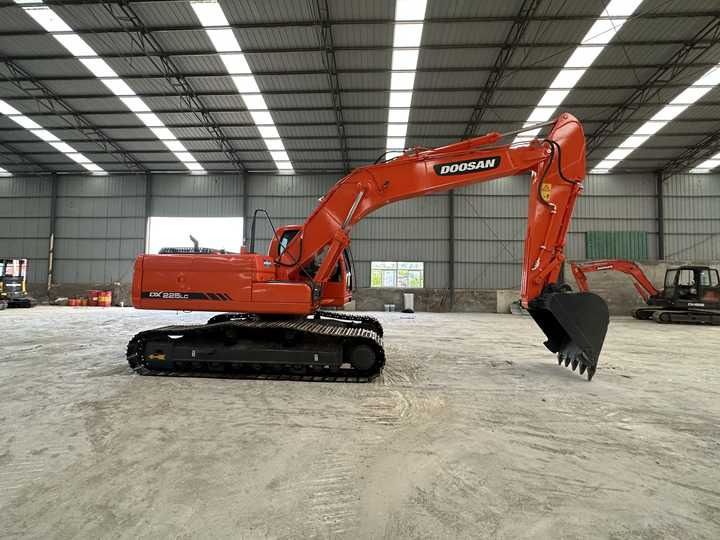 2020 Doosan DX225LC-9C crawler excavator, side view 2020 Doosan DX225LC-9C crawler excavator, side view