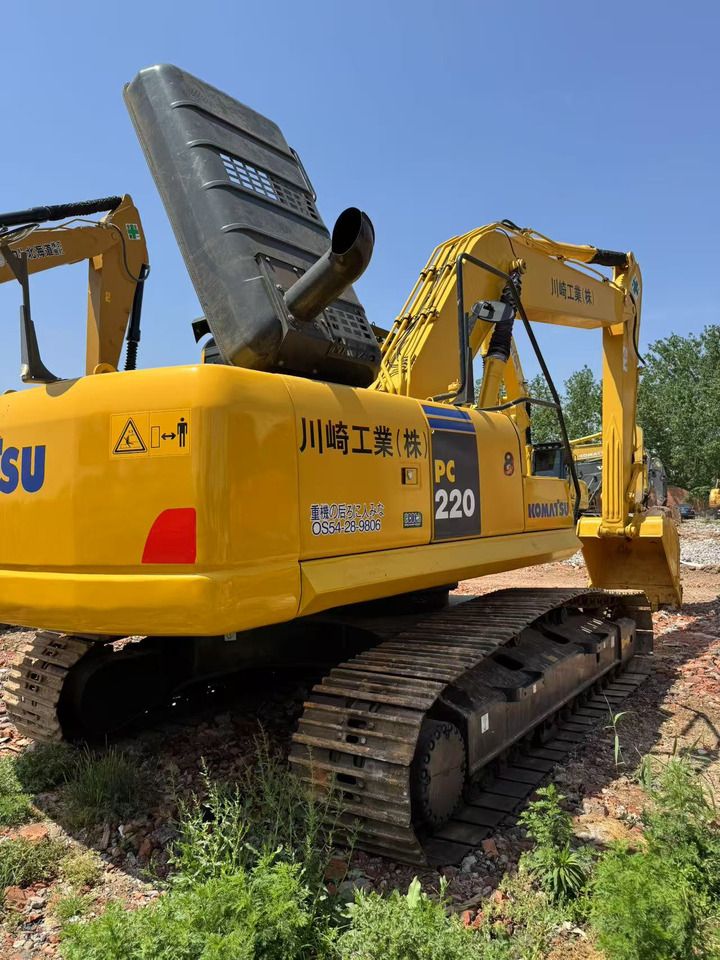2024 Komatsu PC220 crawler excavator, rear three-quarter view 2024 Komatsu PC220 crawler excavator, rear three-quarter view