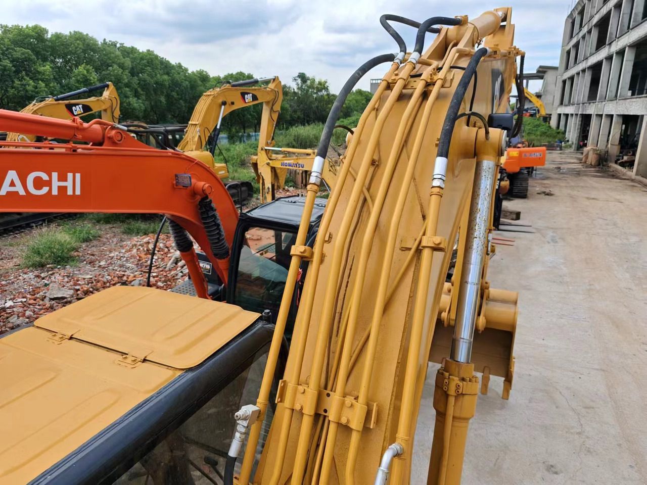 2018 Caterpillar 320C crawler excavator, close-up of boom and hydraulic lines