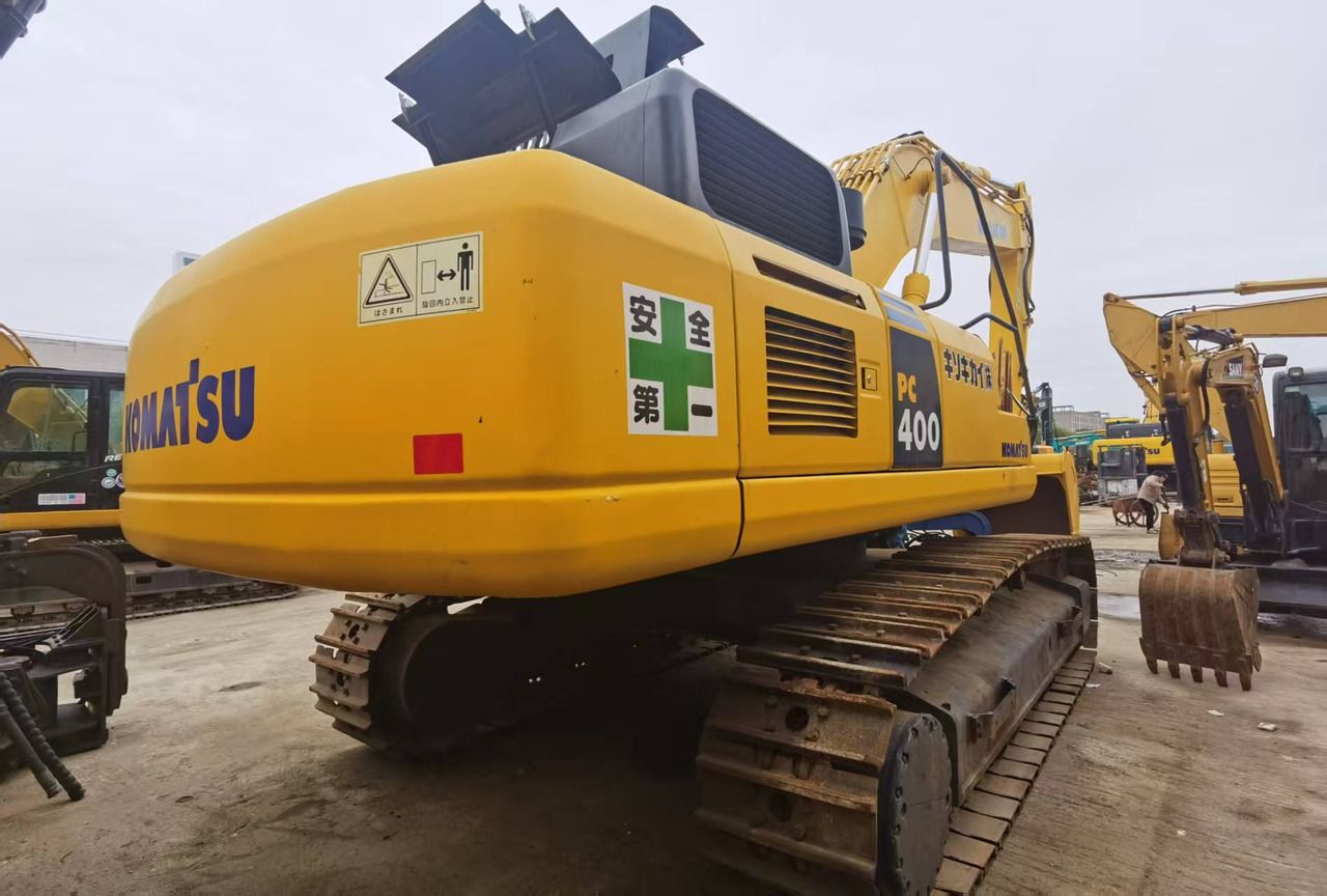2018 Komatsu PC400-8 crawler excavator, rear three-quarter view 2018 Komatsu PC400-8 crawler excavator, rear three-quarter view