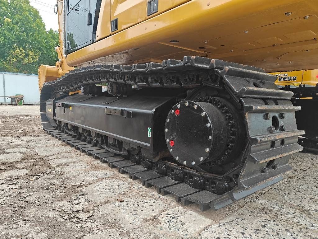 2024 Caterpillar 345GC crawler excavator undercarriage view 2024 Caterpillar 345GC crawler excavator undercarriage view
