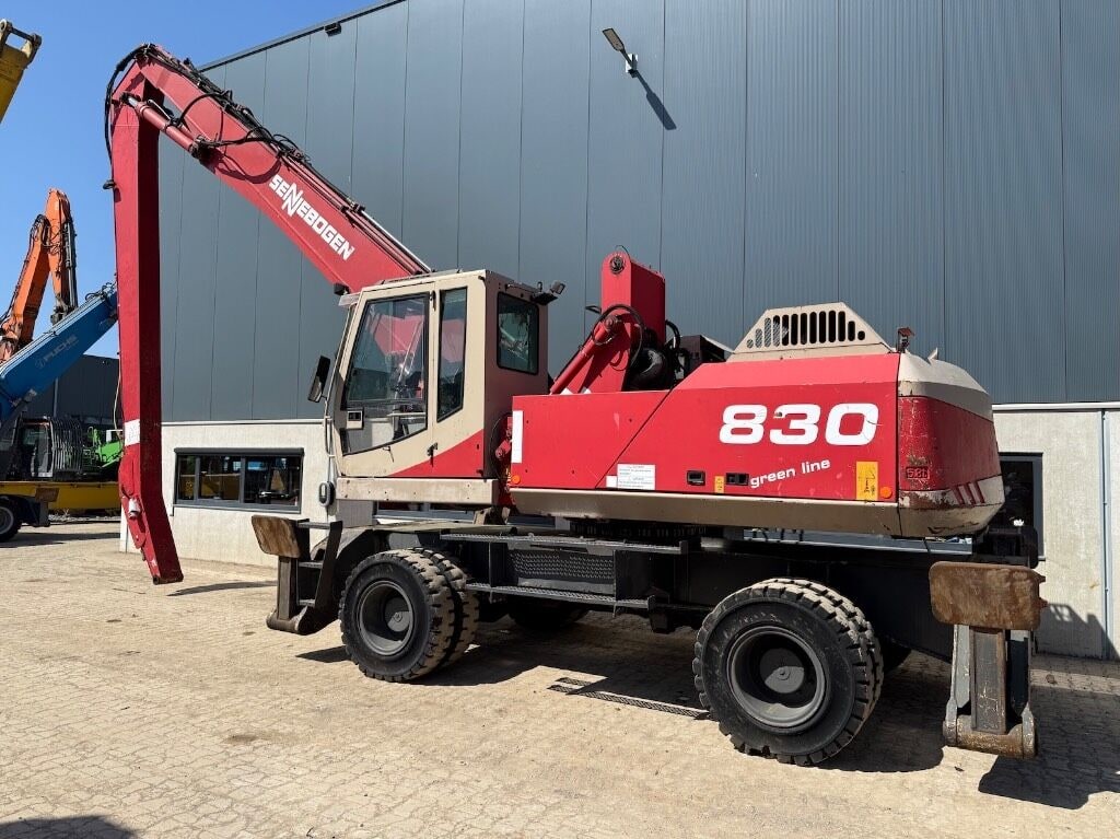 2004 Sennebogen 830M material handler, side view 2004 Sennebogen 830M material handler, side view