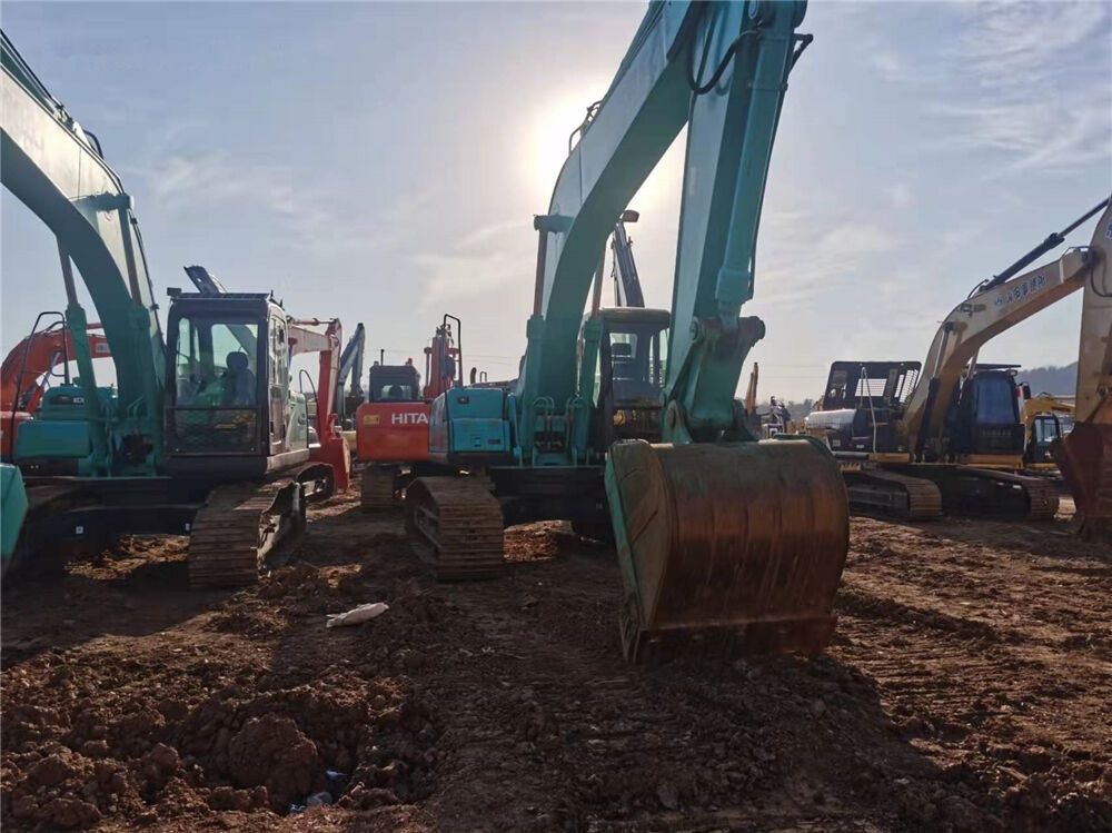 2019 Kobelco SK210LC crawler excavator, front view 2019 Kobelco SK210LC crawler excavator, front view