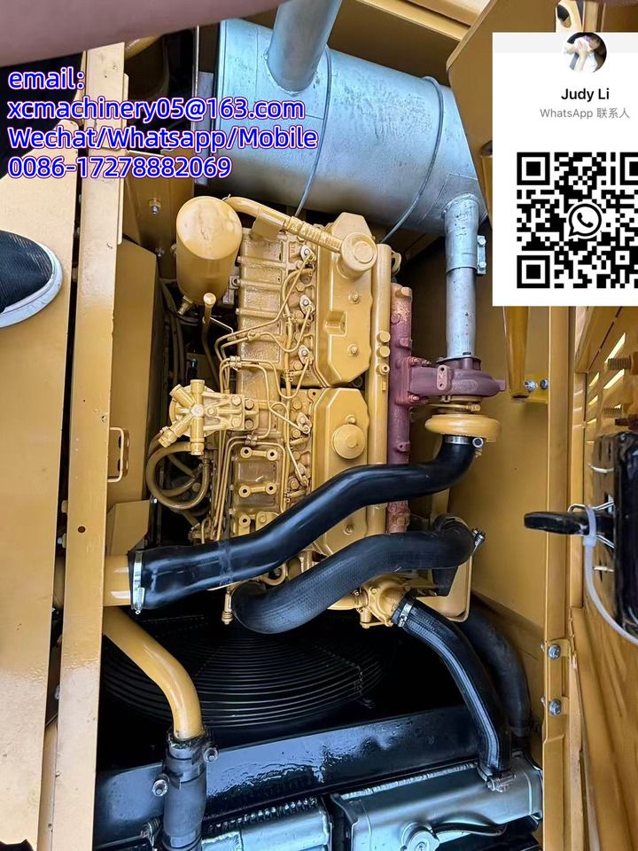 2019 Caterpillar 320C engine compartment view