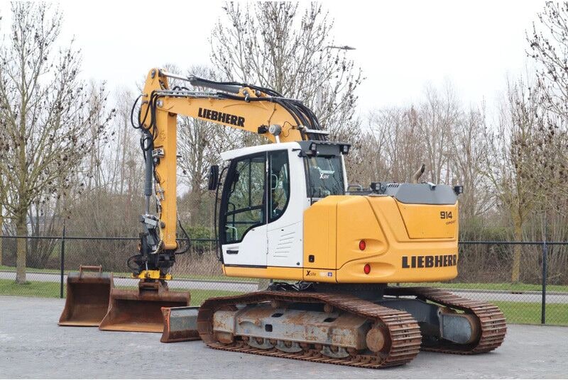 2020 Liebherr R914 Compact crawler excavator, side view 2020 Liebherr R914 Compact crawler excavator, side view