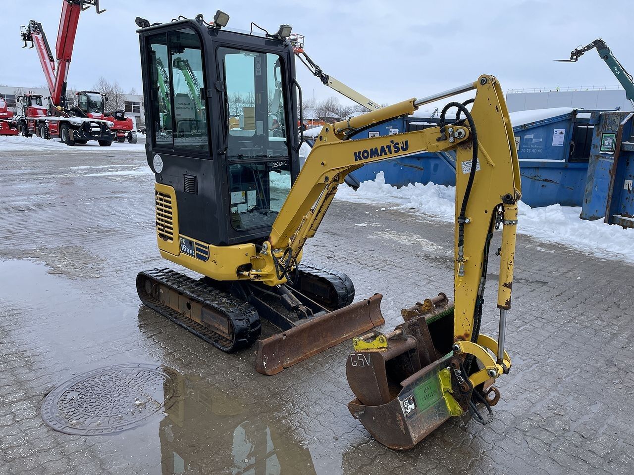 2018 Komatsu PC16R-3 mini excavator, front three-quarter view 2018 Komatsu PC16R-3 mini excavator, front three-quarter view
