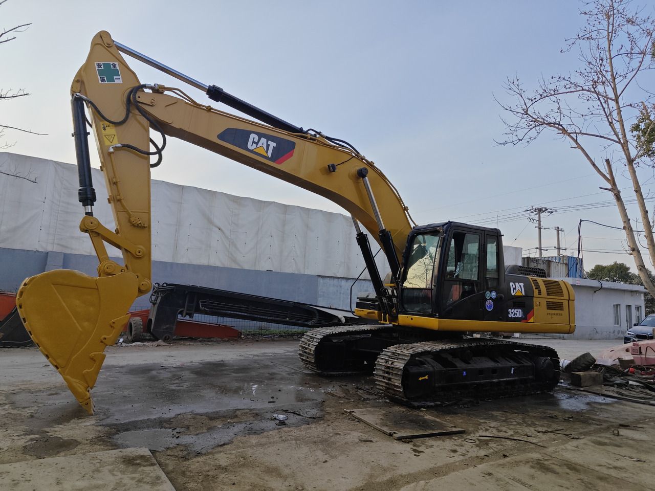 Caterpillar 325D crawler excavator, side view Caterpillar 325D crawler excavator, side view