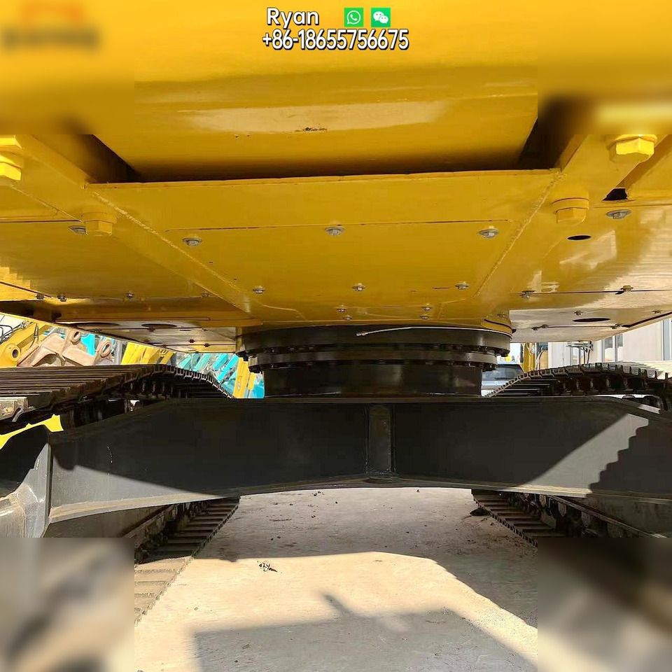 2014 Komatsu PC210-8N1 crawler excavator undercarriage view 2014 Komatsu PC210-8N1 crawler excavator undercarriage view