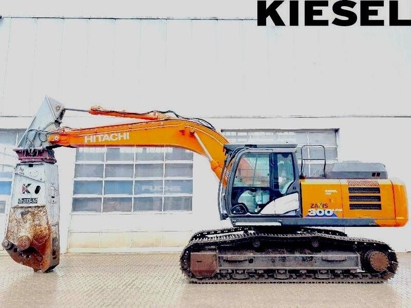 2019 Hitachi ZX300LCN-6 demolition excavator, side view 2019 Hitachi ZX300LCN-6 demolition excavator, side view