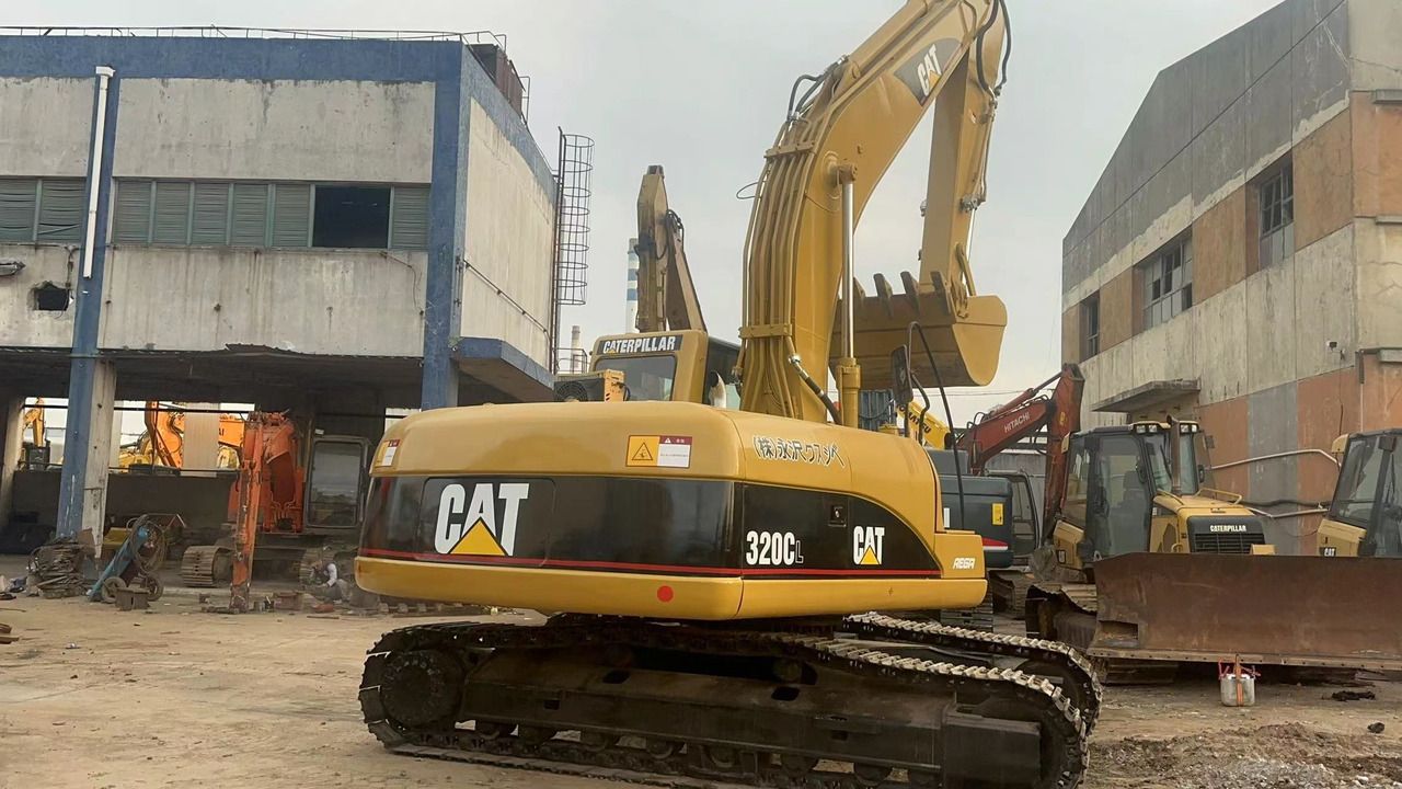 2018 Caterpillar 320CL crawler excavator rear view 2018 Caterpillar 320CL crawler excavator rear view