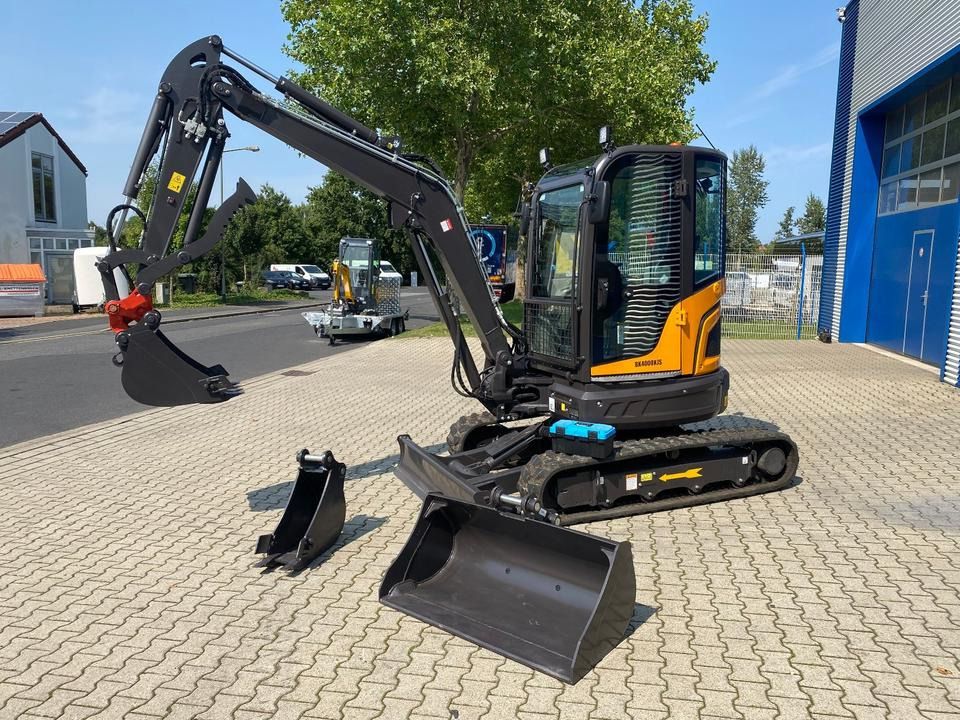 Berger Kraus BK4000KJS mini excavator, side view Berger Kraus BK4000KJS mini excavator, side view