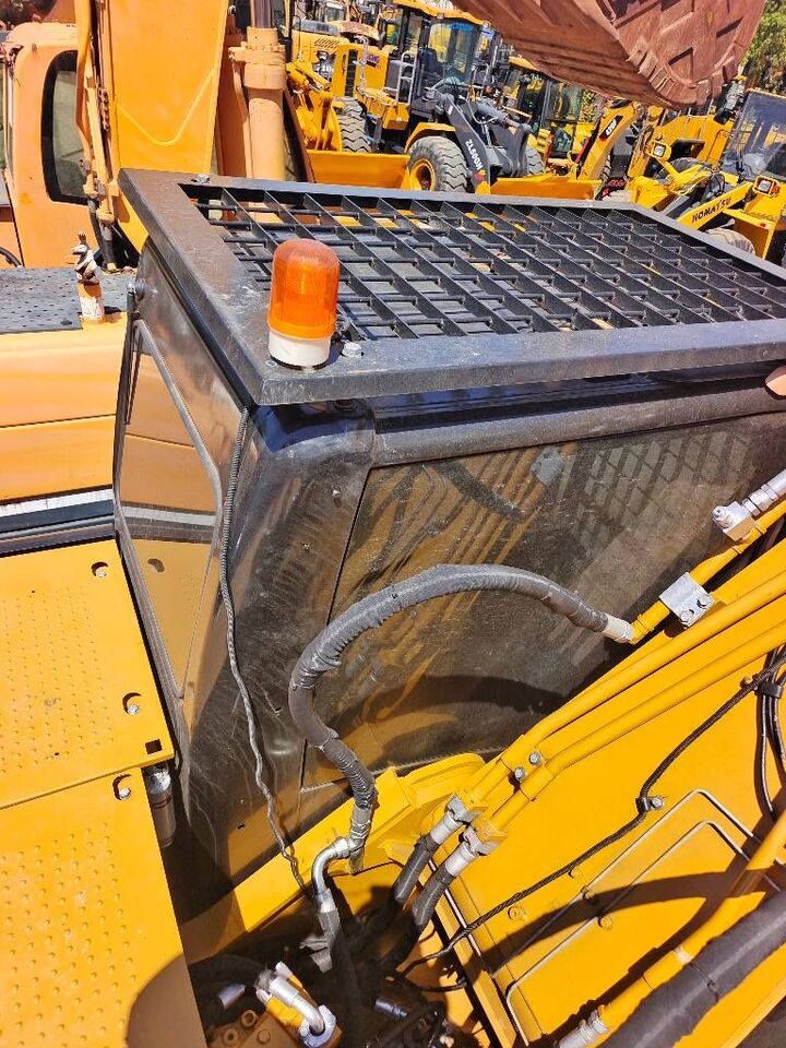 2024 Caterpillar 324D crawler excavator cab roof view 2024 Caterpillar 324D crawler excavator cab roof view
