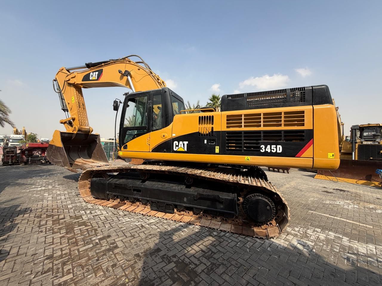 2011 Caterpillar 345D crawler excavator side view 2011 Caterpillar 345D crawler excavator side view