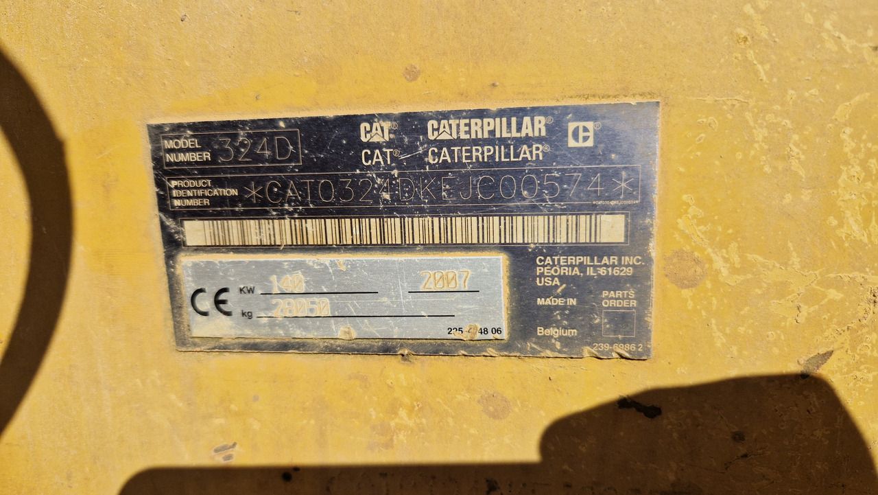 2007 Caterpillar 324D identification plate close-up 2007 Caterpillar 324D identification plate close-up
