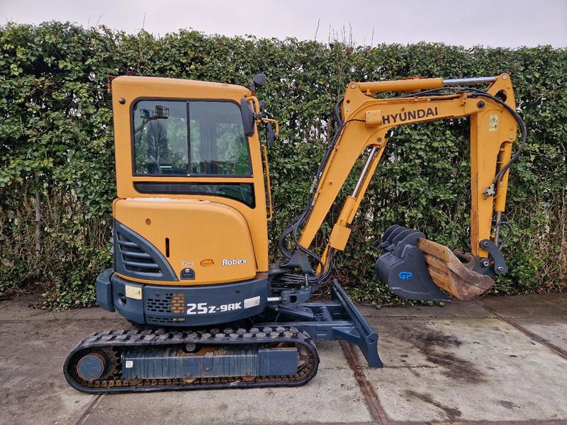 2016 Hyundai 25Z-9AK mini excavator, side view