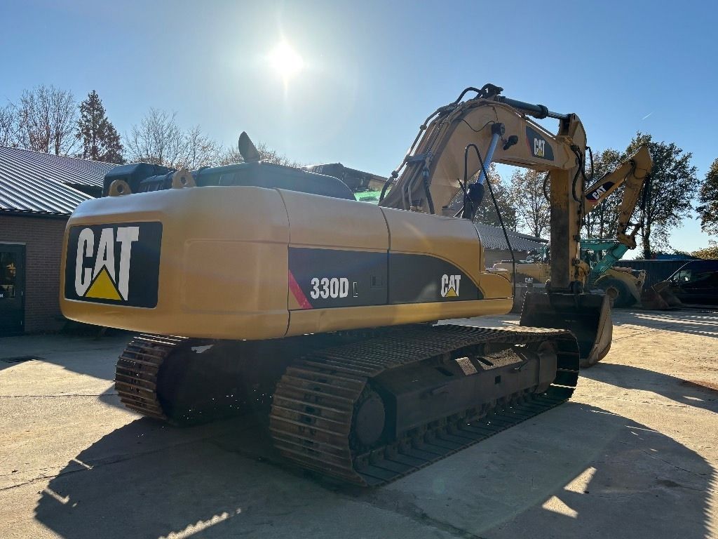 2007 Caterpillar 330D L crawler excavator rear three-quarter view 2007 Caterpillar 330D L crawler excavator rear three-quarter view