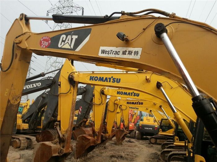 2017 Caterpillar 329D crawler excavator boom detail 2017 Caterpillar 329D crawler excavator boom detail