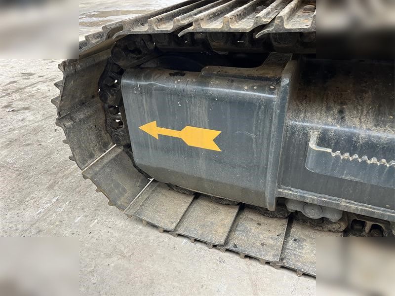 2022 Hyundai HX220HD crawler excavator track detail