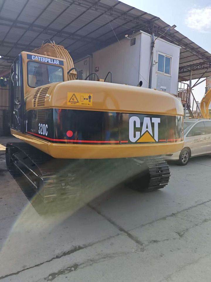 2010 Caterpillar 320C Raupenbagger, Ansicht von hinten dreiviertel 2010 Caterpillar 320C Raupenbagger, Ansicht von hinten dreiviertel