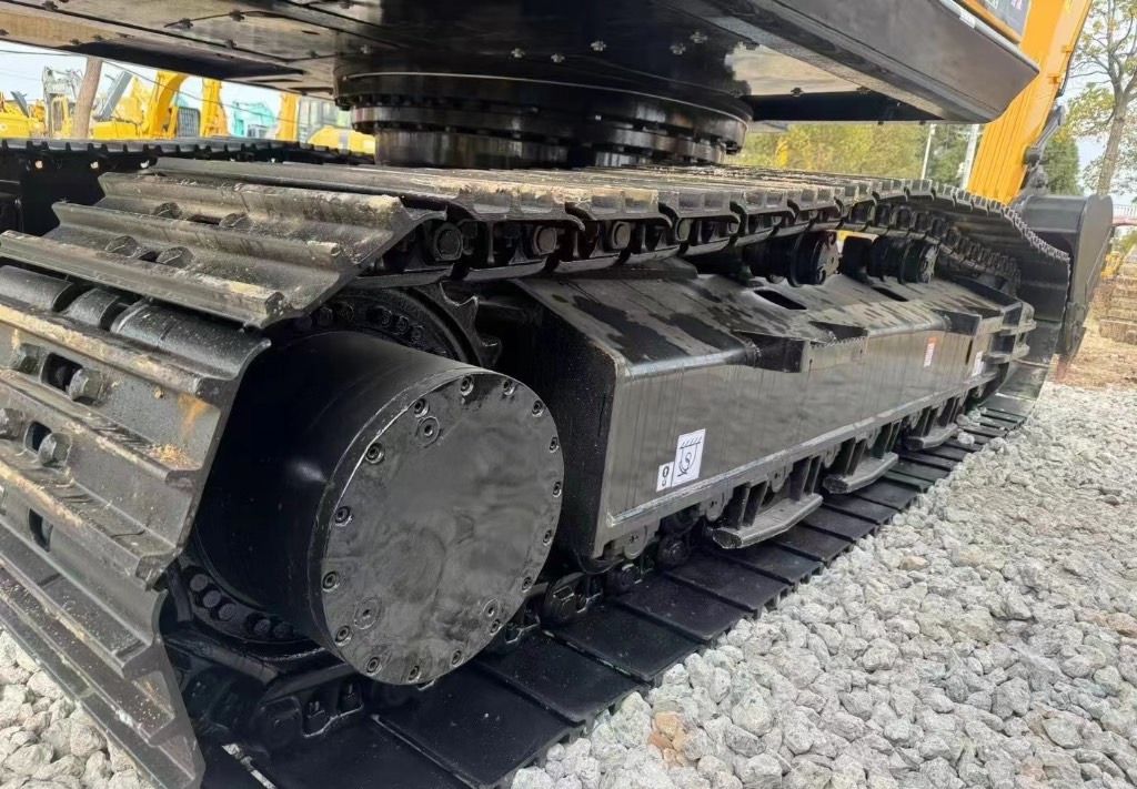 2022 Sany SY245 crawler excavator undercarriage view 2022 Sany SY245 crawler excavator undercarriage view