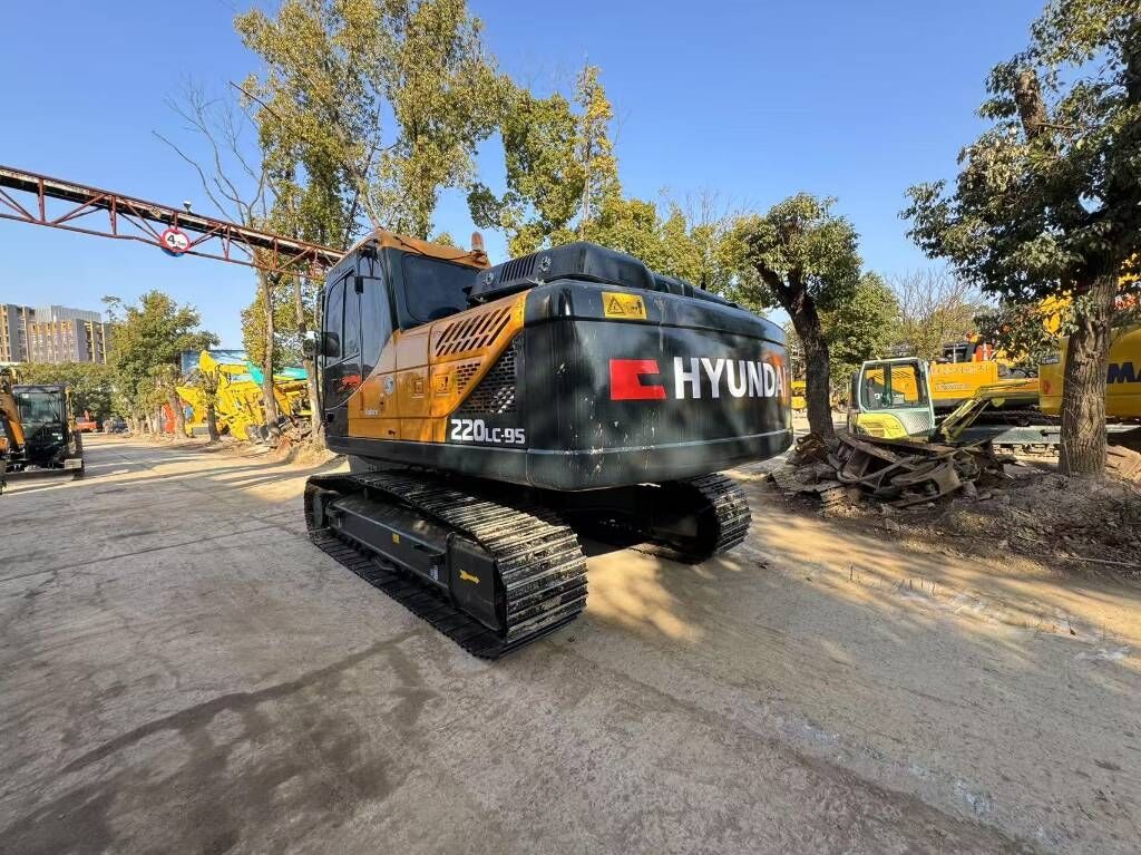 2024 Hyundai R220LC-9S crawler excavator rear view