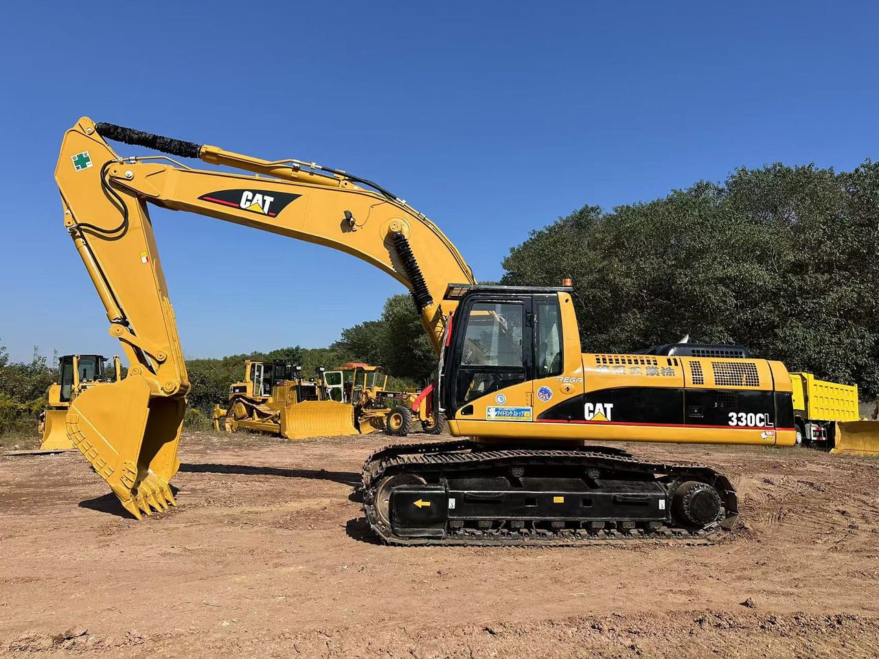 2020 Caterpillar 330CL crawler excavator, side profile view 2020 Caterpillar 330CL crawler excavator, side profile view