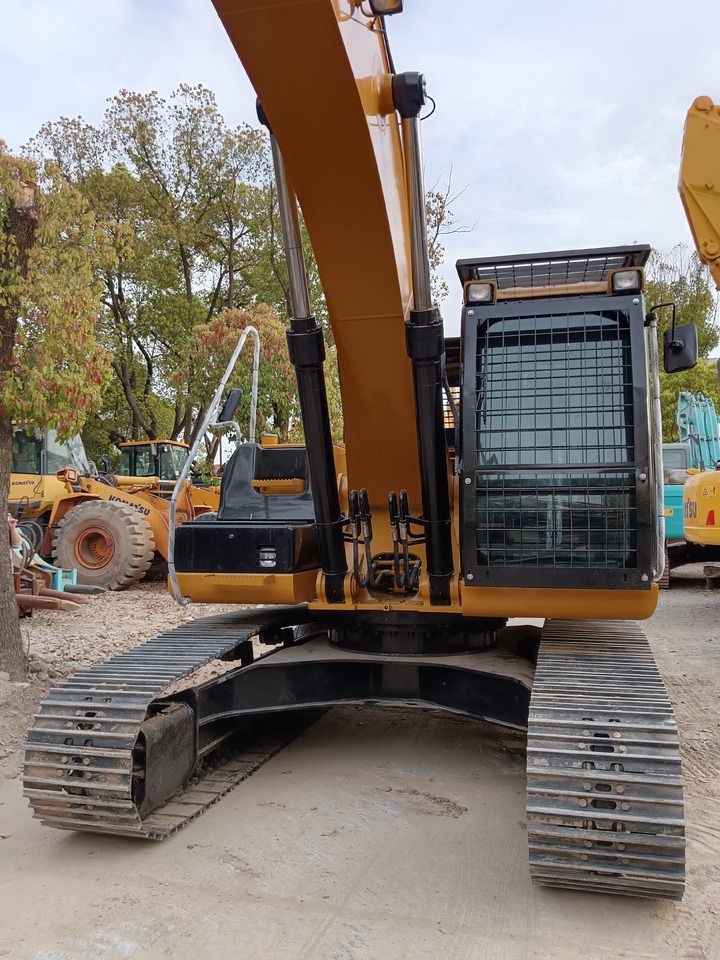 2024 Caterpillar 330D2L crawler excavator, rear view 2024 Caterpillar 330D2L crawler excavator, rear view