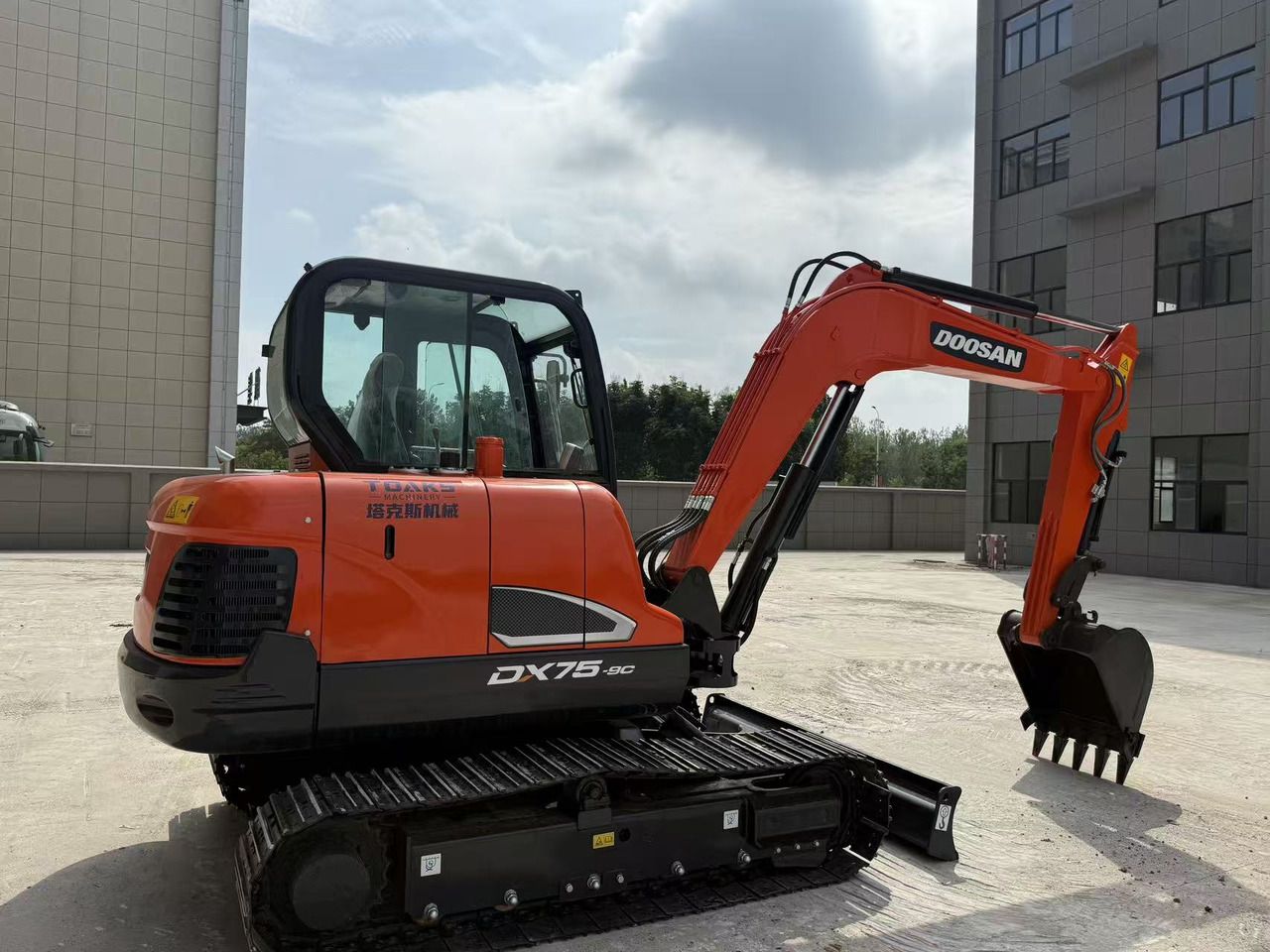 2024 Doosan DX75-9C mini excavator, side view 2024 Doosan DX75-9C mini excavator, side view