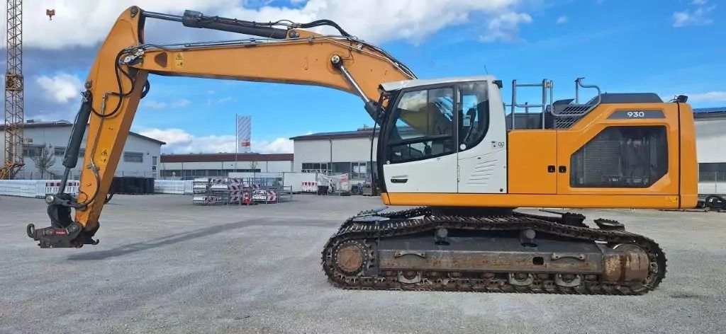 2024 Liebherr R930 NLC crawler excavator side view 2024 Liebherr R930 NLC crawler excavator side view