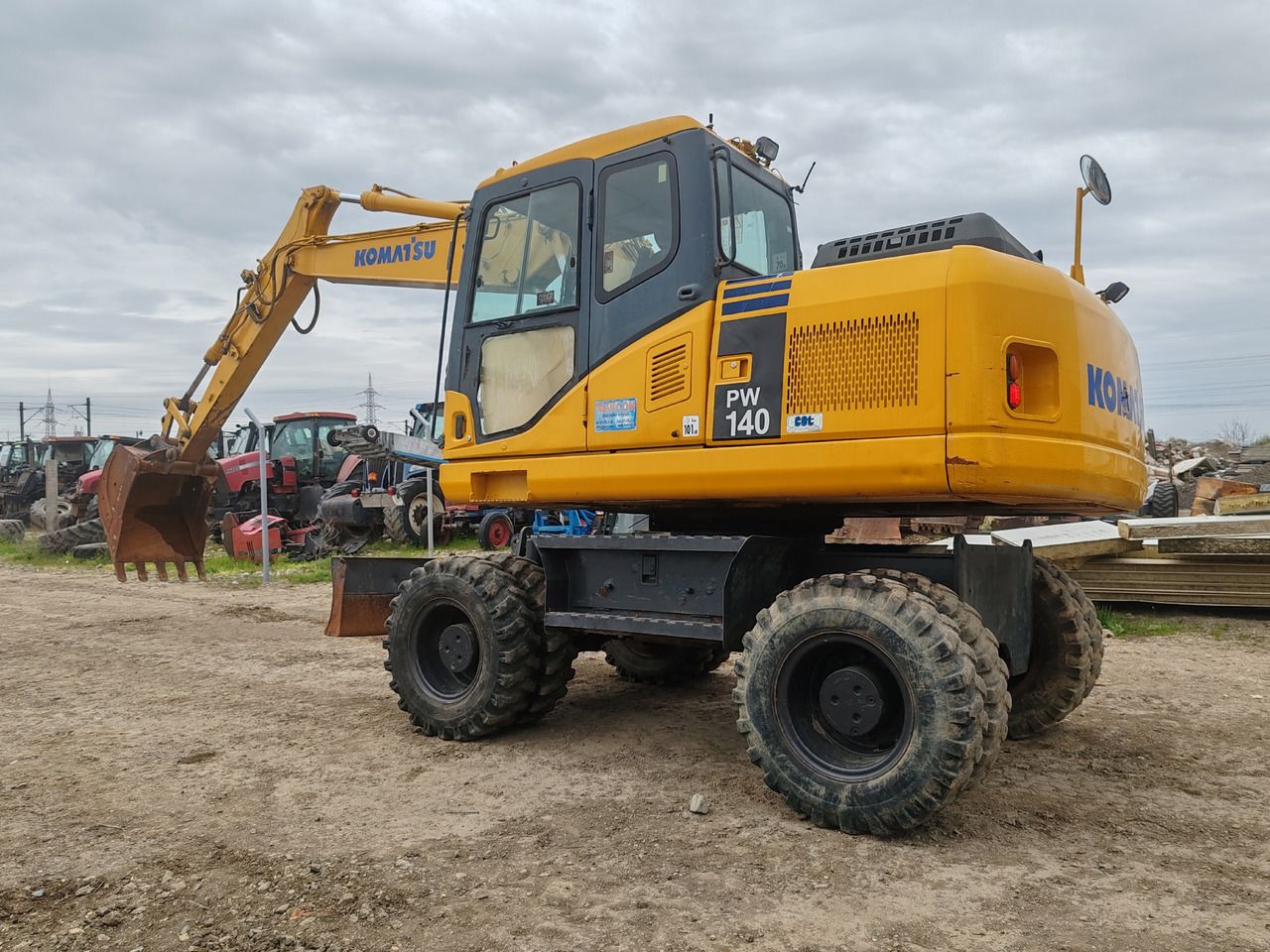 2007 Komatsu PW140-7 wheel excavator, side view 2007 Komatsu PW140-7 wheel excavator, side view