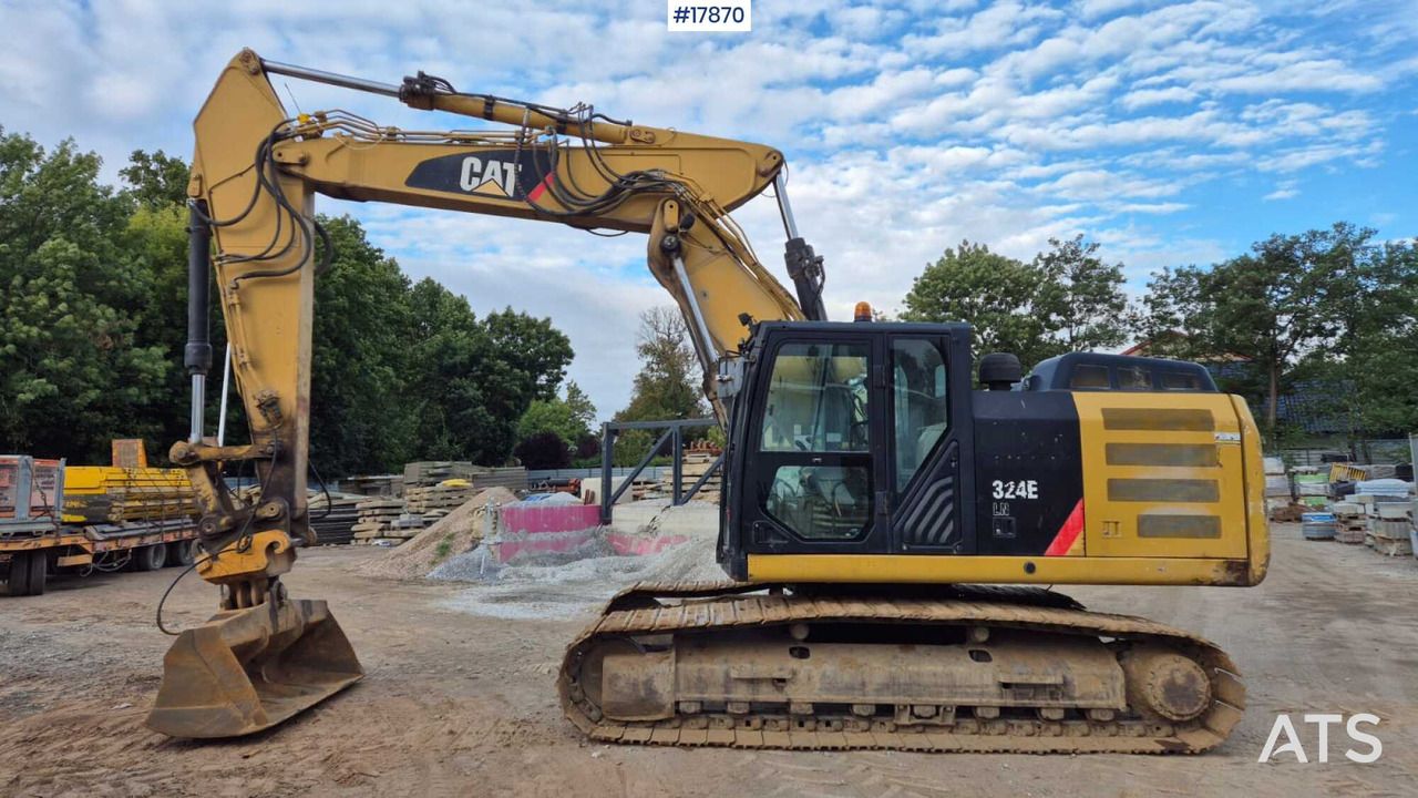 2012 Caterpillar 324E LN crawler excavator, side profile view 2012 Caterpillar 324E LN crawler excavator, side profile view