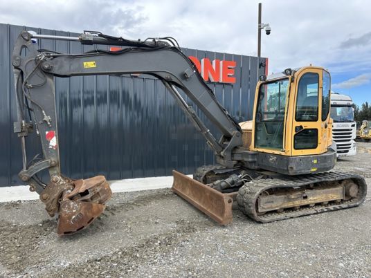 2018 Volvo ECR88D crawler excavator, side view 2018 Volvo ECR88D crawler excavator, side view