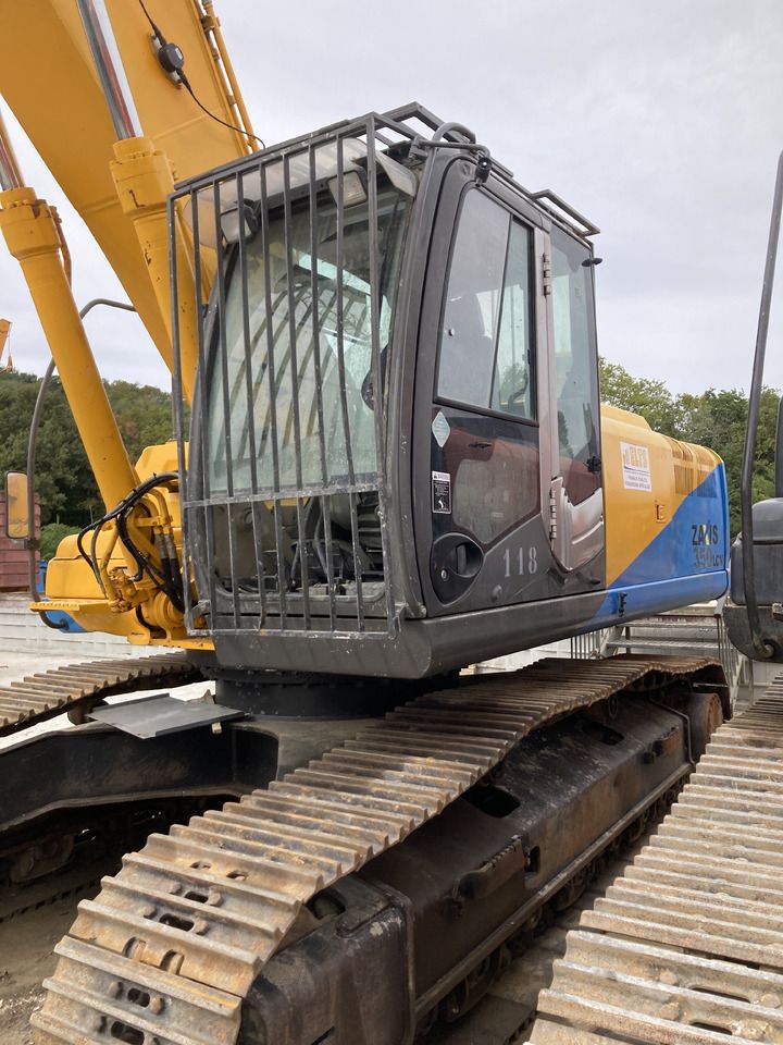 2008 Hitachi ZX350LCN-3 crawler excavator, side view of cab and boom 2008 Hitachi ZX350LCN-3 crawler excavator, side view of cab and boom