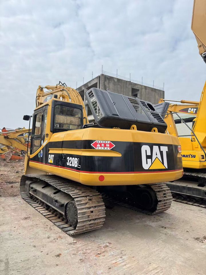 2015 Caterpillar 320BL crawler excavator, rear three-quarter view 2015 Caterpillar 320BL crawler excavator, rear three-quarter view