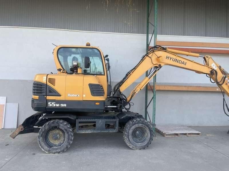 2016 Hyundai R55W-9A wheel excavator side view 2016 Hyundai R55W-9A wheel excavator side view