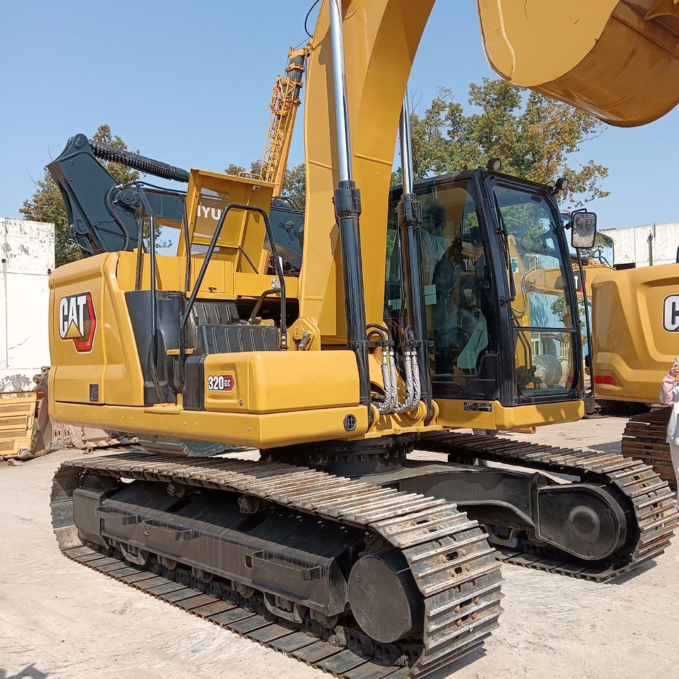 2023 Caterpillar 320GC crawler excavator, side view 2023 Caterpillar 320GC crawler excavator, side view