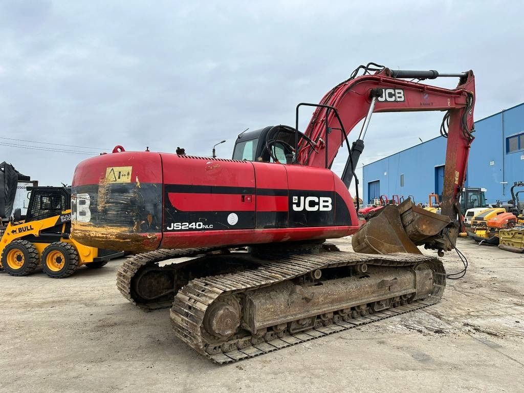 2010 JCB JS240NLC crawler excavator, side view 2010 JCB JS240NLC crawler excavator, side view