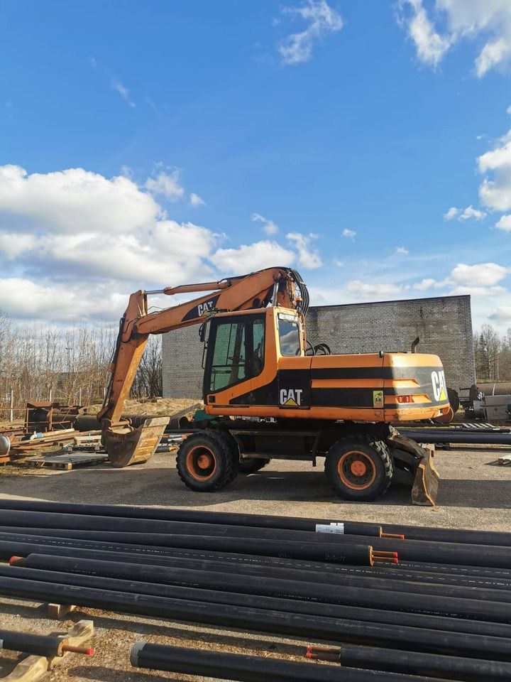 2001 Caterpillar M318 wheel excavator side view 2001 Caterpillar M318 wheel excavator side view