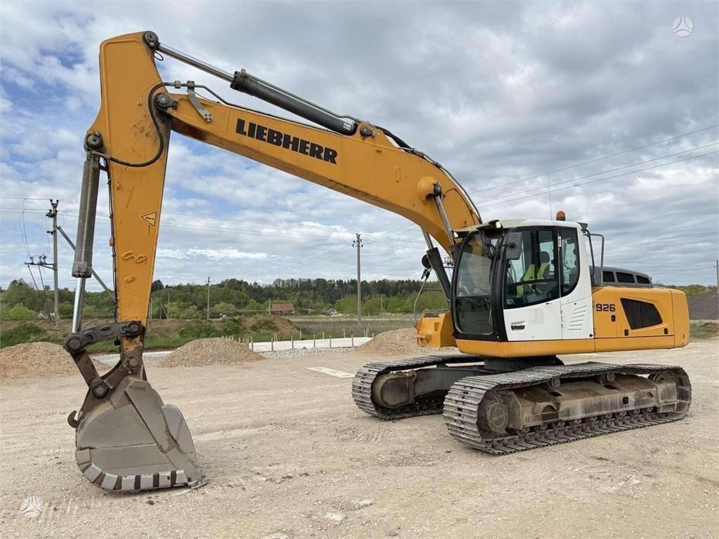 2016 Liebherr R926 LC crawler excavator, side view