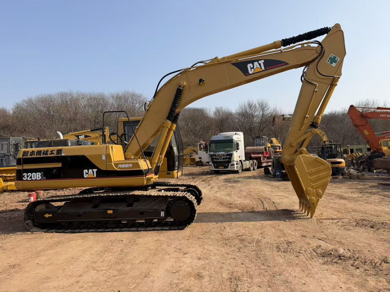 2019 Caterpillar 320BL crawler excavator, side profile view 2019 Caterpillar 320BL crawler excavator, side profile view