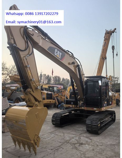 2025 Caterpillar 320D2 Raupenbagger, Frontansicht von schräg vorn 2025 Caterpillar 320D2 Raupenbagger, Frontansicht von schräg vorn