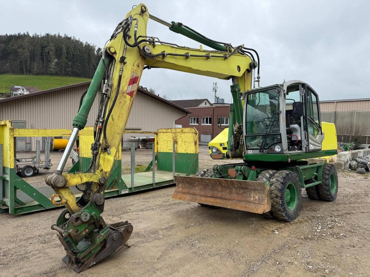 2006 Atlas 1905 wheel excavator, front three-quarter view 2006 Atlas 1905 wheel excavator, front three-quarter view